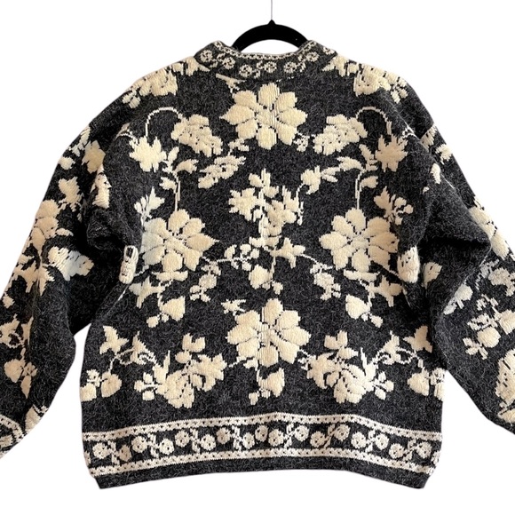 Vintage Kitty Hawk Vivian Lang Sweater Womens Medium 3D Floral Embroidered Knit - Picture 5 of 12